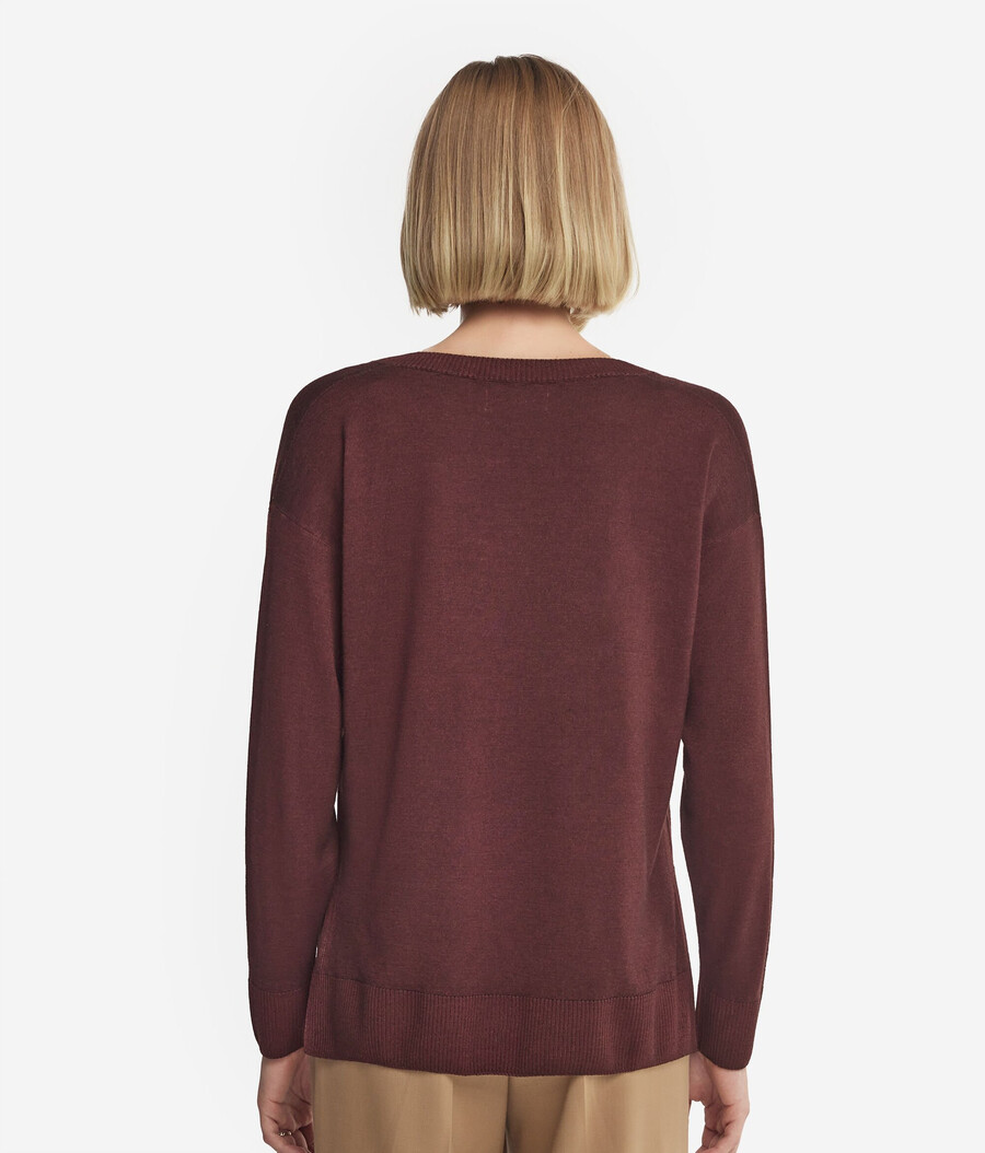 maglione in cashmere con scollo a v e spacchi