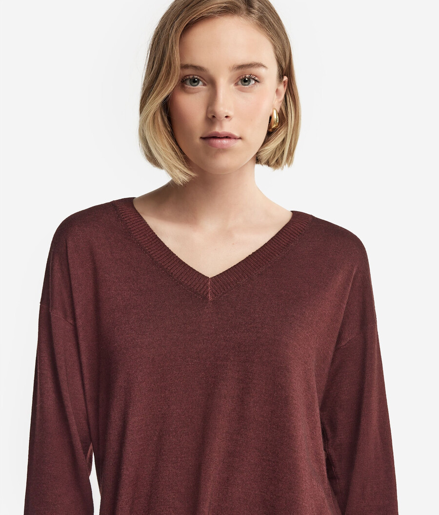 maglione in cashmere con scollo a v e spacchi