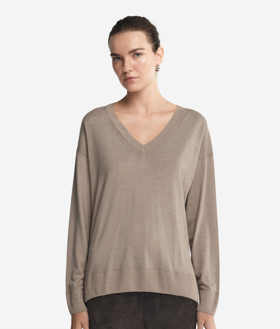 maglione in cashmere con scollo a v e spacchi