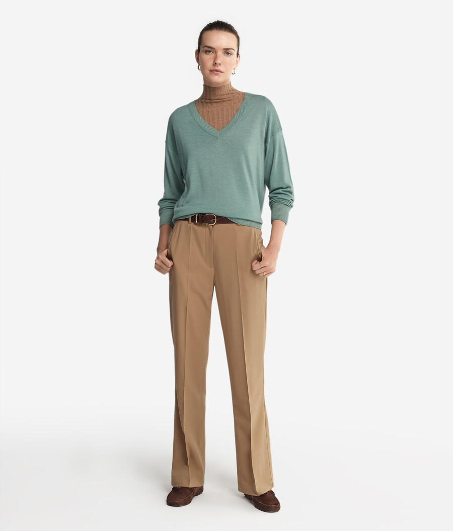 maglione in cashmere con scollo a v e spacchi
