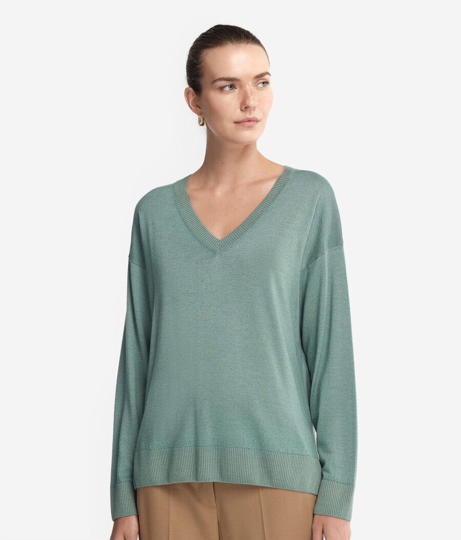 maglione in cashmere con scollo a v e spacchi