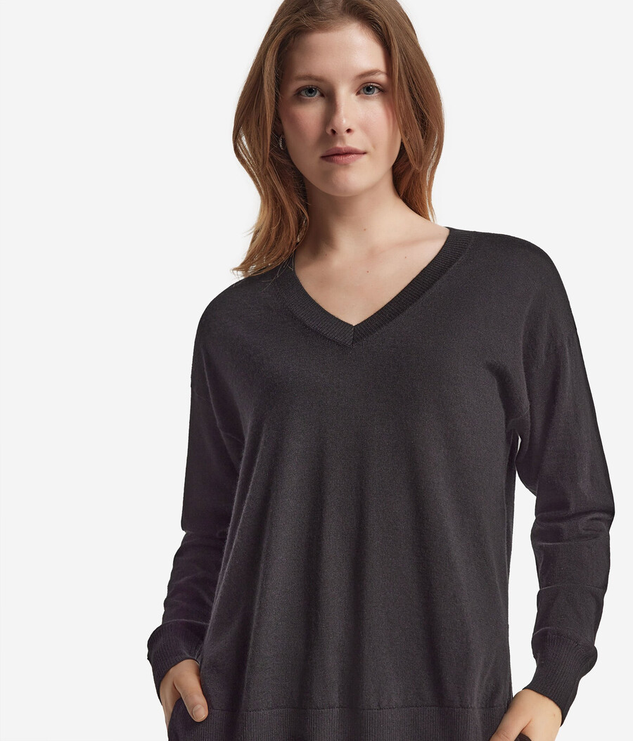 maglione in cashmere con scollo a v e spacchi