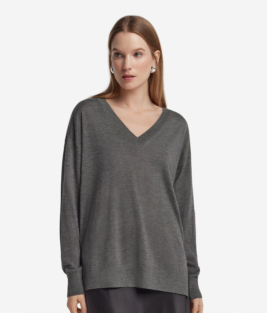 maglione in cashmere con scollo a v e spacchi