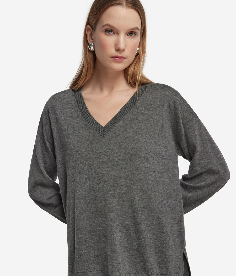 maglione in cashmere con scollo a v e spacchi