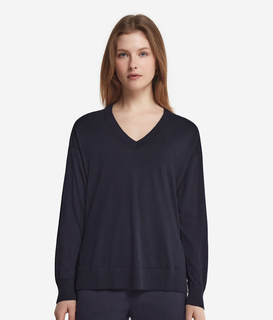 maglione in cashmere con scollo a v e spacchi