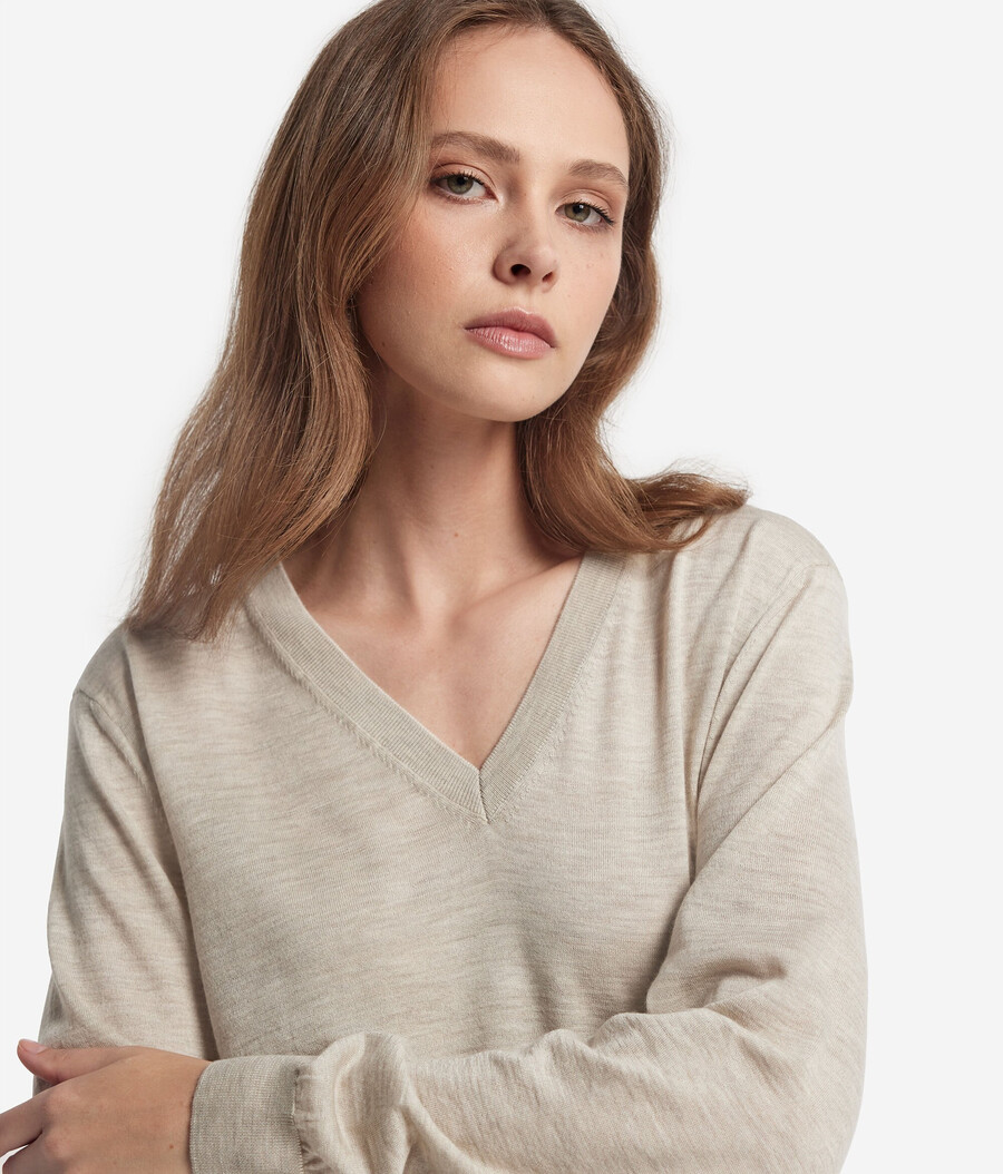 maglione con scollo a v in cashmere ultrafine