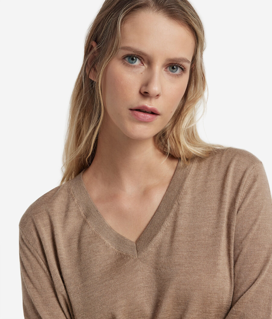 maglione con scollo a v in cashmere ultrafine