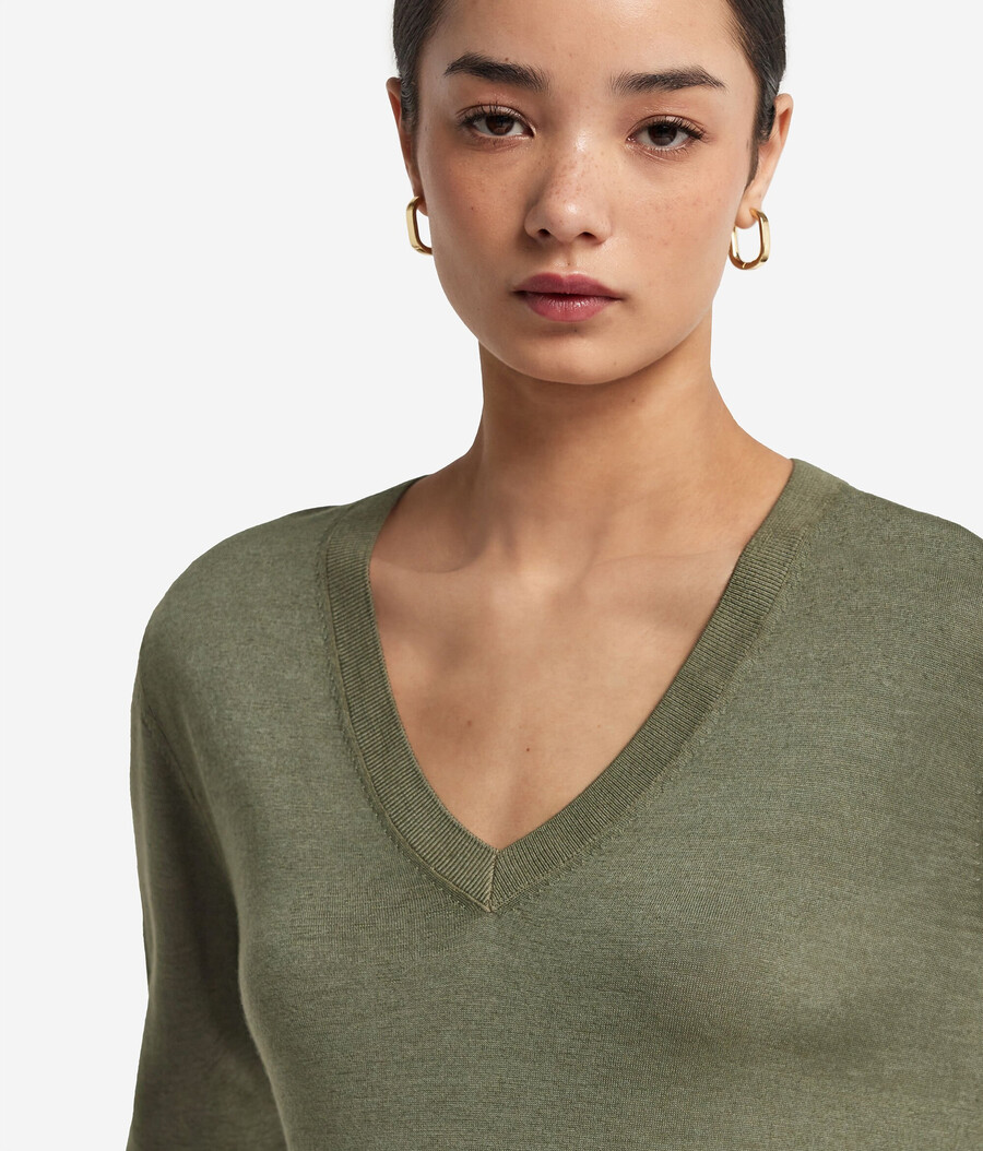 maglione con scollo a v in cashmere ultrafine