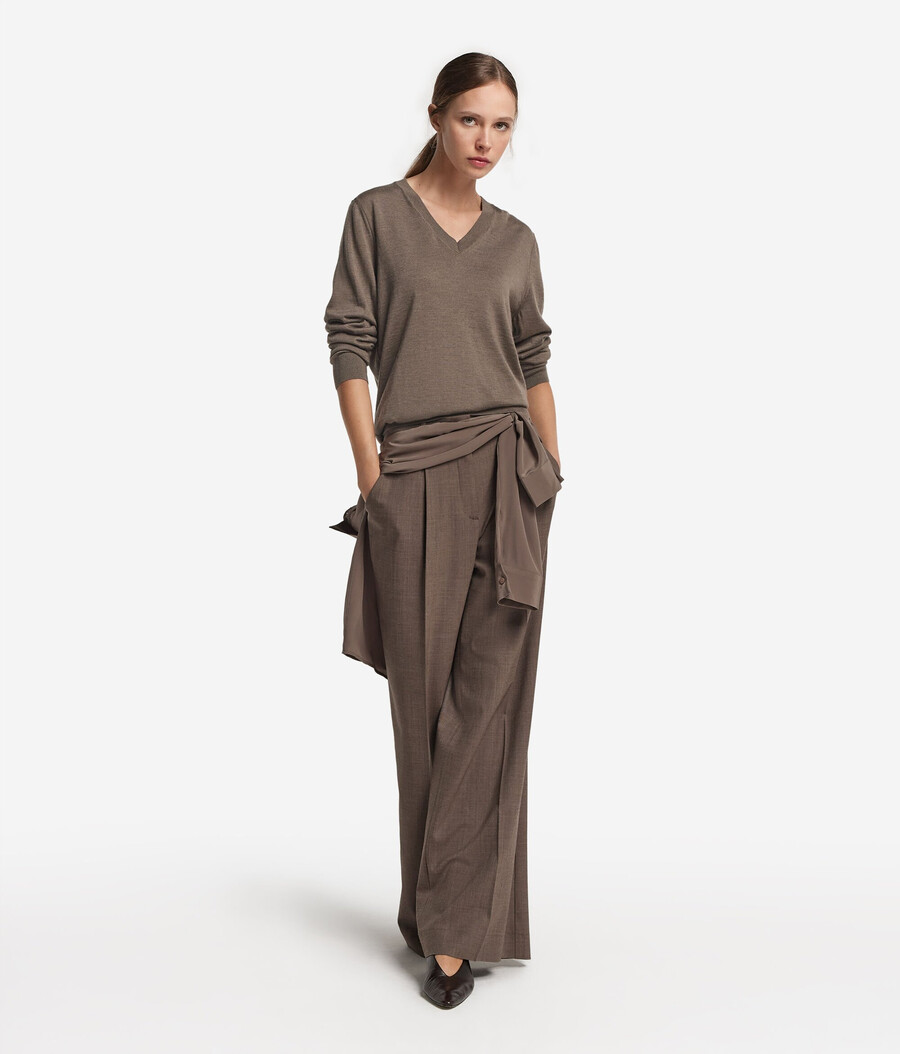 maglione con scollo a v in cashmere ultrafine