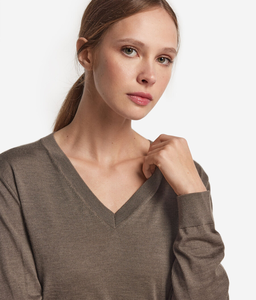 maglione con scollo a v in cashmere ultrafine