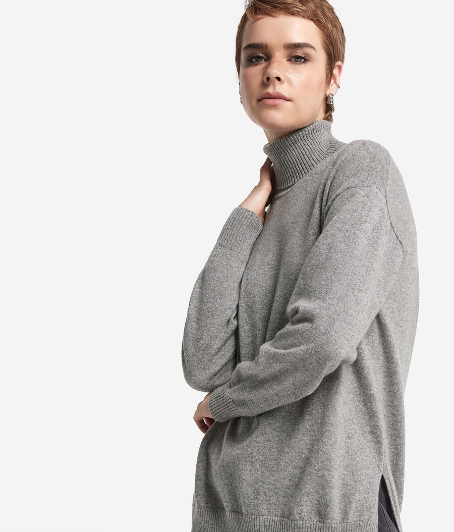 dolcevita in cashmere ultra morbido con spacchi