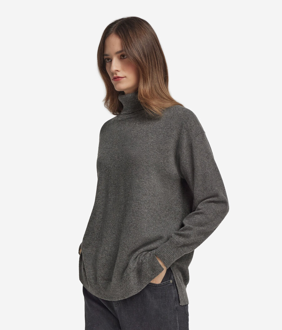 dolcevita in cashmere ultra morbido con spacchi