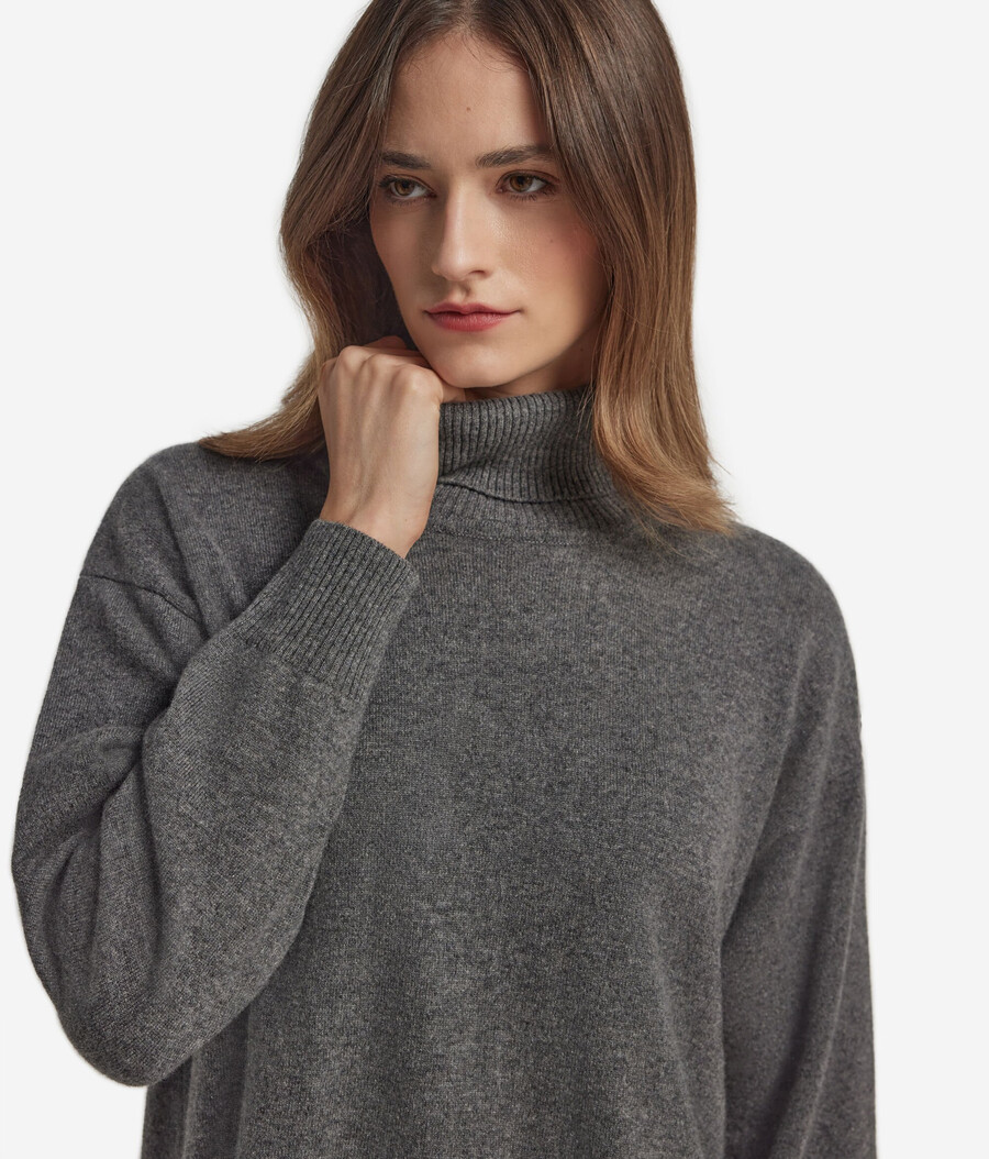 dolcevita in cashmere ultra morbido con spacchi