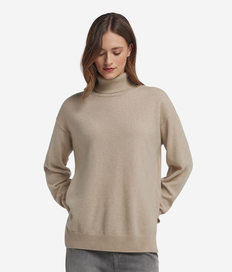 dolcevita in cashmere ultra morbido con spacchi