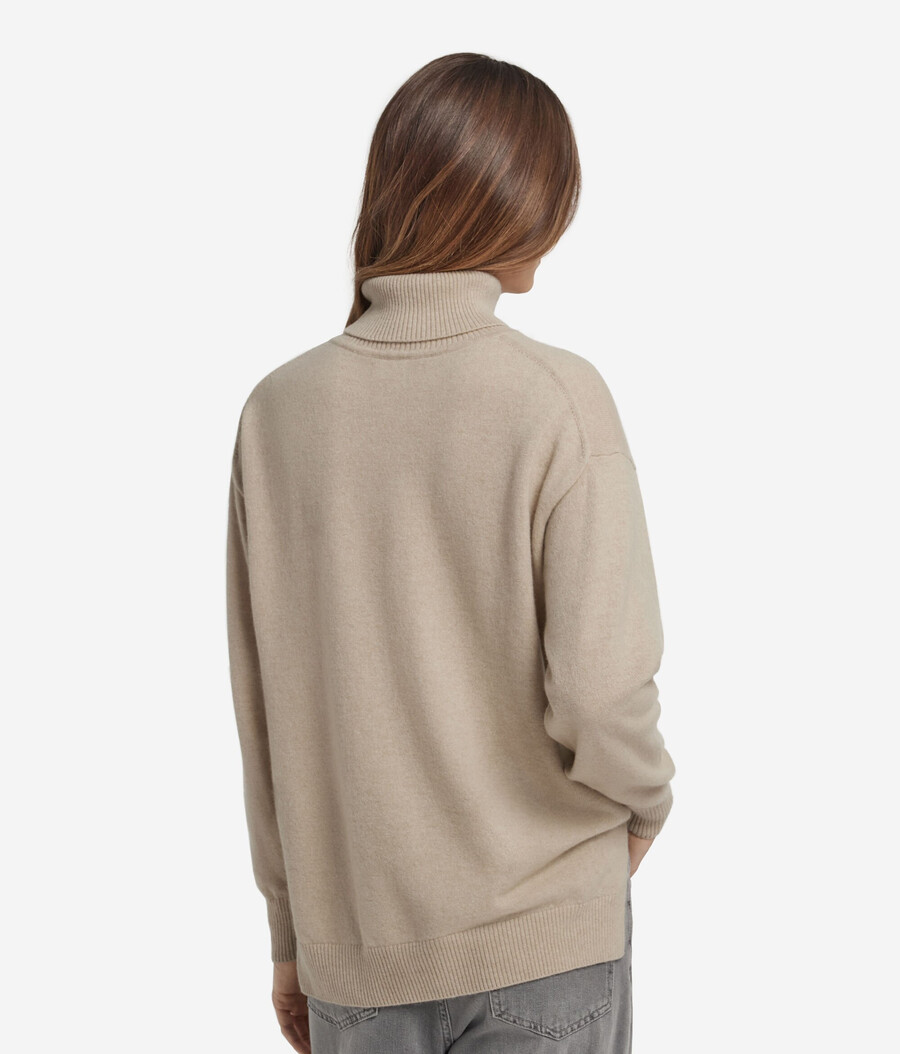 dolcevita in cashmere ultra morbido con spacchi