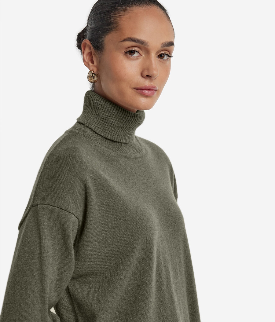 dolcevita in cashmere ultra morbido con spacchi