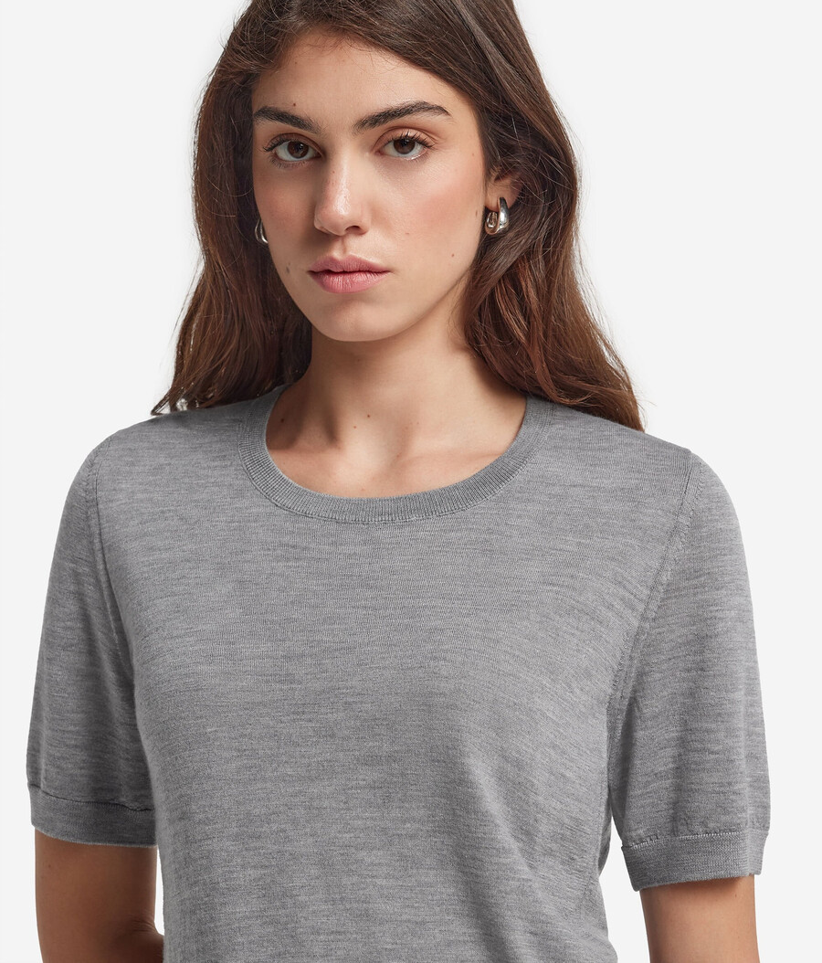 maglia girocollo a maniche corte in cashmere ultrafine