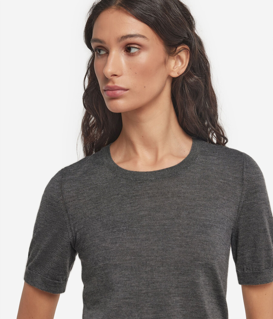 maglia girocollo a maniche corte in cashmere ultrafine