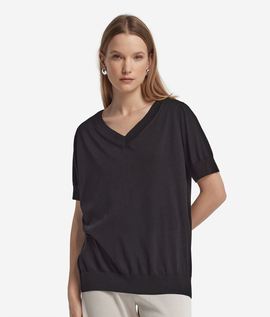 maglione in seta e cotone con scollo a v a maniche corte