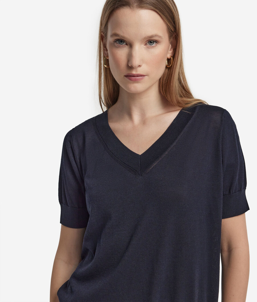 maglione in seta e cotone con scollo a v a maniche corte