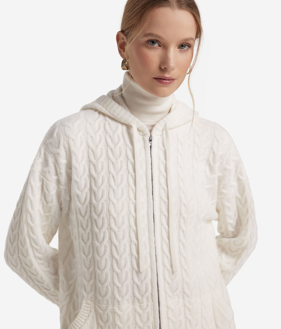 felpa in cashmere ultra morbido con lavorazione a trecce