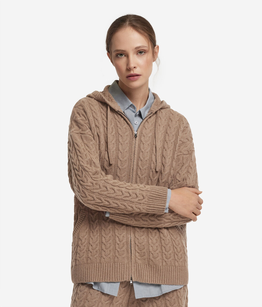 felpa in cashmere ultra morbido con lavorazione a trecce