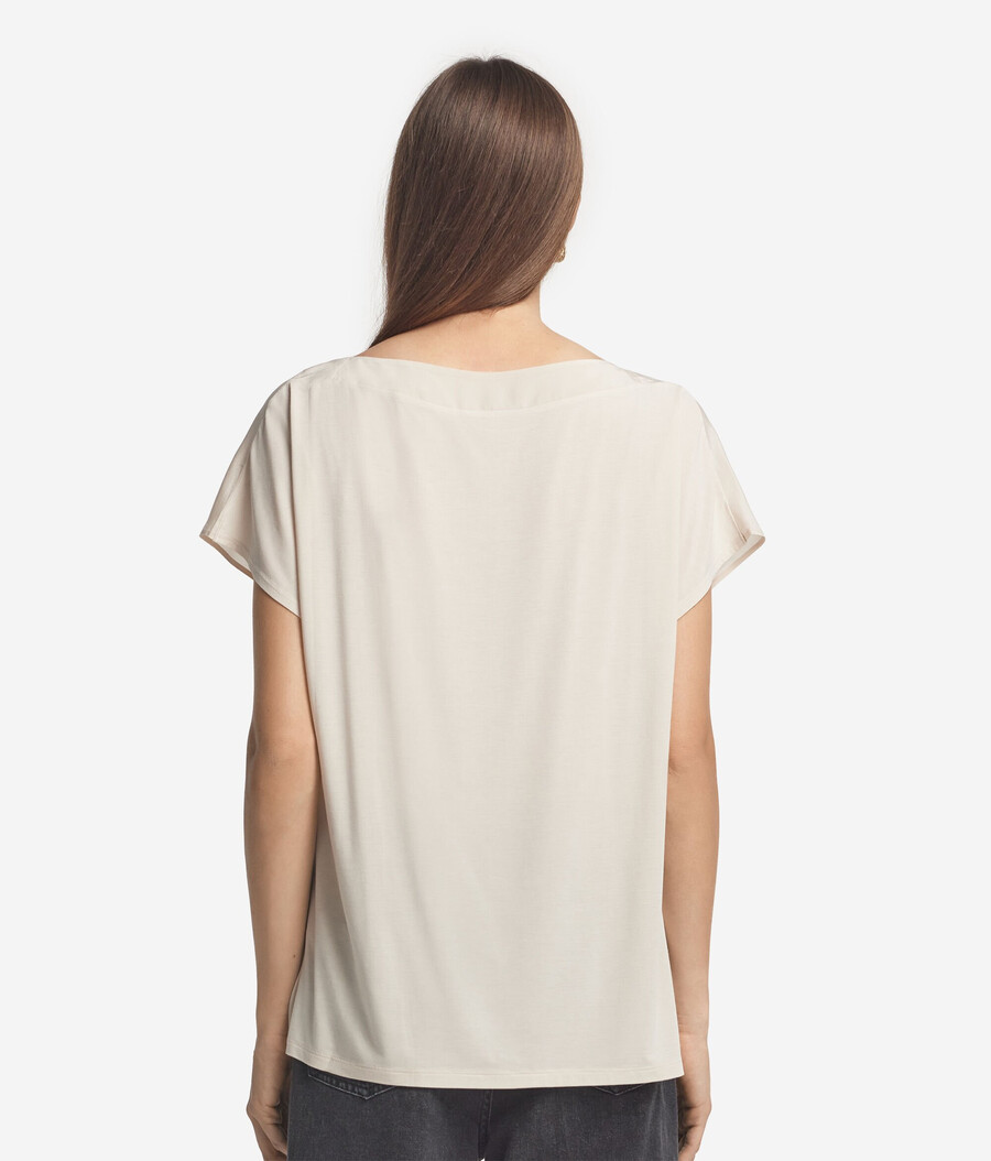 t-shirt con scollo a barca in seta e modal