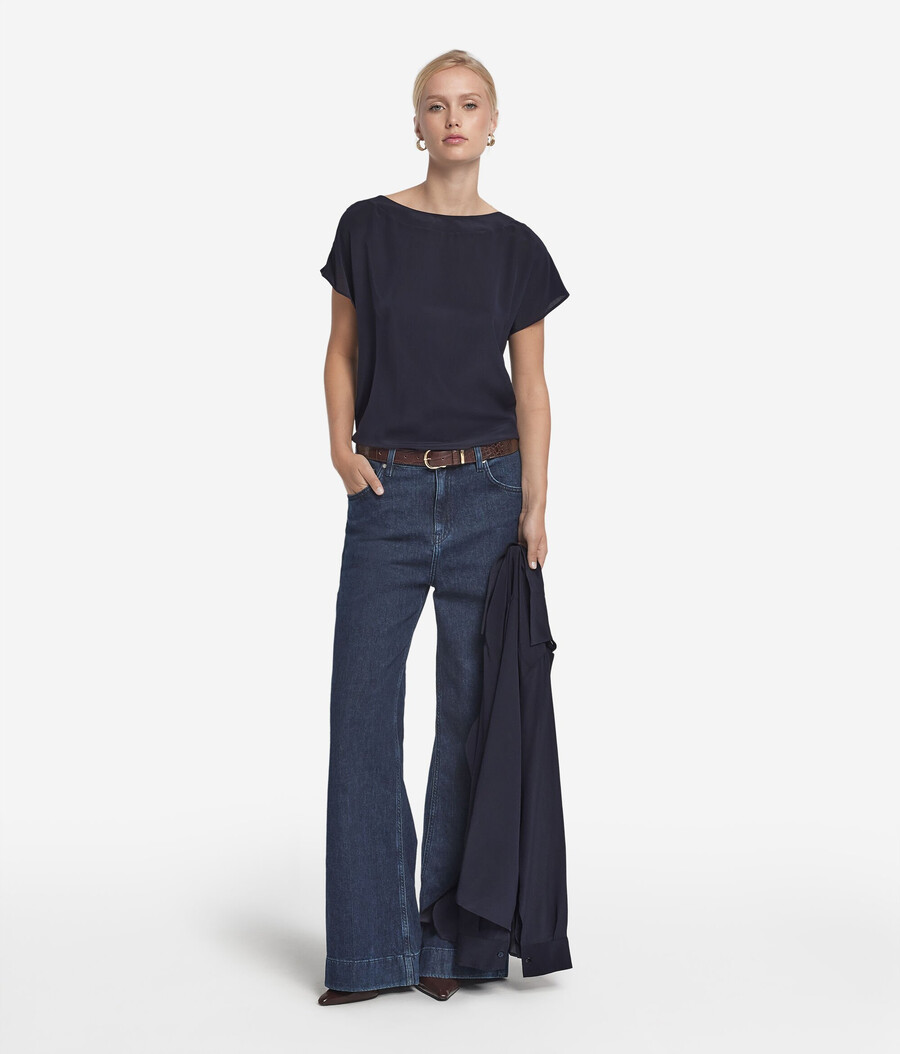 t-shirt con scollo a barca in seta e modal