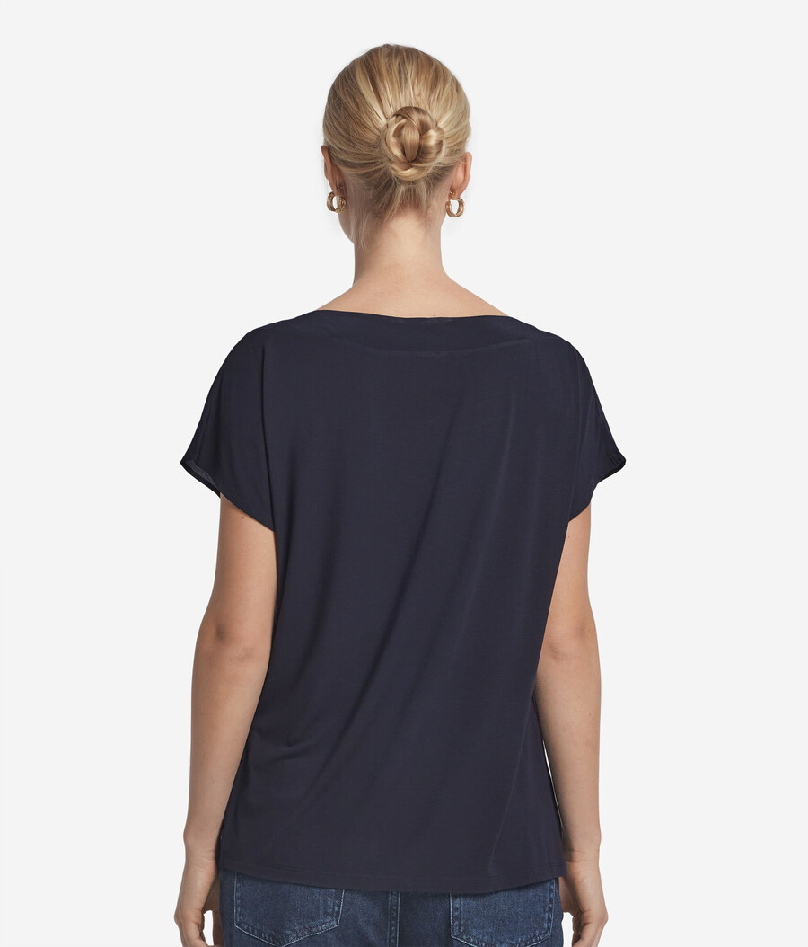 t-shirt con scollo a barca in seta e modal