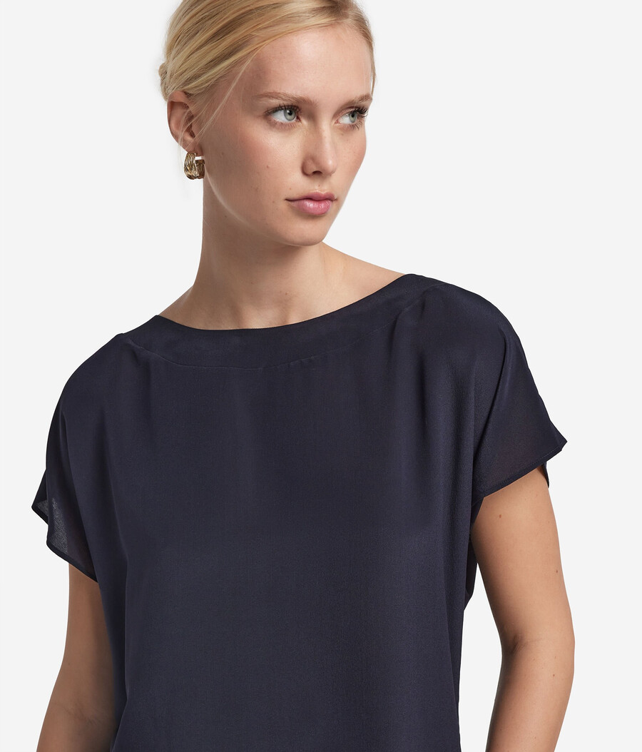 t-shirt con scollo a barca in seta e modal