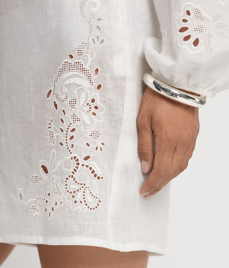 pantaloncini in lino ricamati