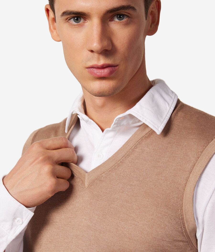 maglione senza maniche con scollo a v in cashmere ultrafine