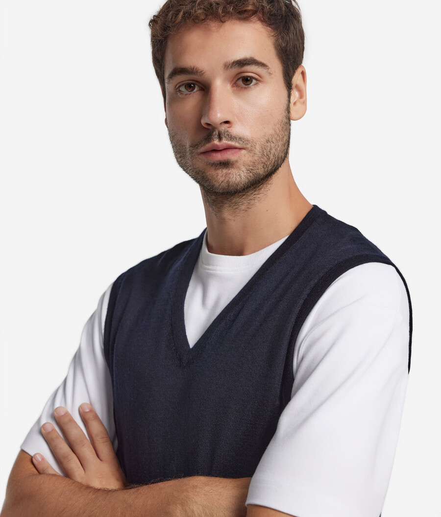 maglione senza maniche con scollo a v in cashmere ultrafine